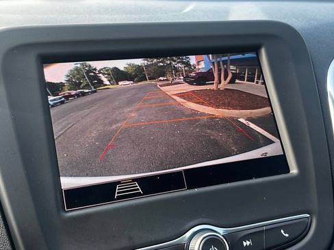 Used 2024 Chevrolet Equinox LT FWD image 11