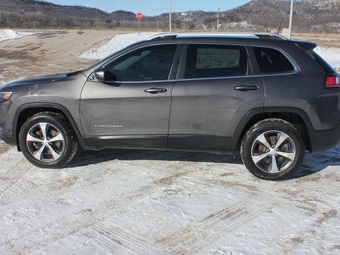 Used 2019 Jeep Cherokee Limited w/ Luxury Group image 9