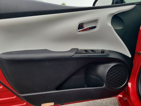 Used 2022 Toyota Prius LE FWD image 14