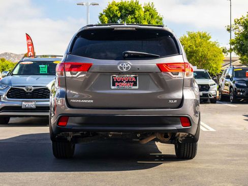 Certified 2019 Toyota Highlander XLE FWD image 9
