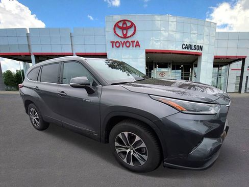 Used 2021 Toyota Highlander XLE AWD/4WD image 7