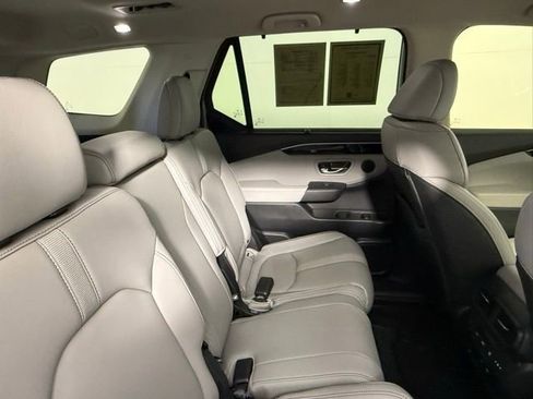 Used 2025 Honda Pilot EX-L image 41