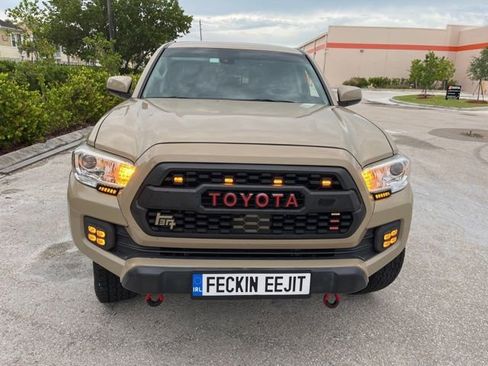 Used 2020 Toyota Tacoma SR5 RWD image 3