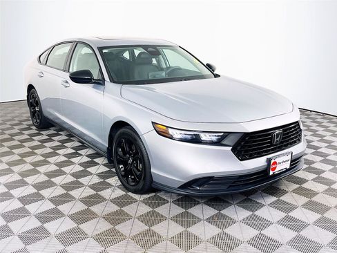 Certified 2025 Honda Accord SE image 1