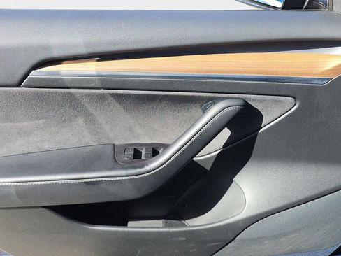 Used 2021 Tesla Model 3 Standard Range Plus image 22