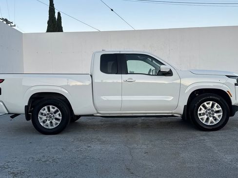 Used 2024 Nissan Frontier SV w/ SV Convenience Package image 2