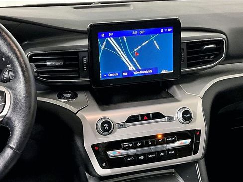 Used 2022 Ford Explorer XLT w/ Equipment Group 202A image 6