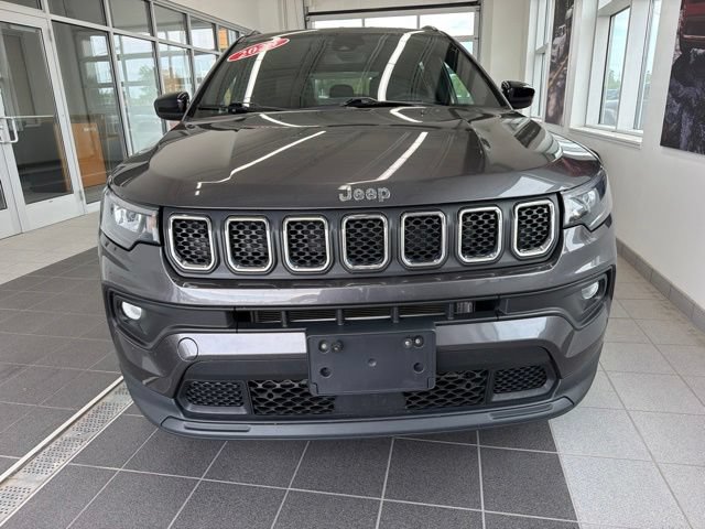 Used 2024 Jeep Compass Latitude AWD/4WD image 2