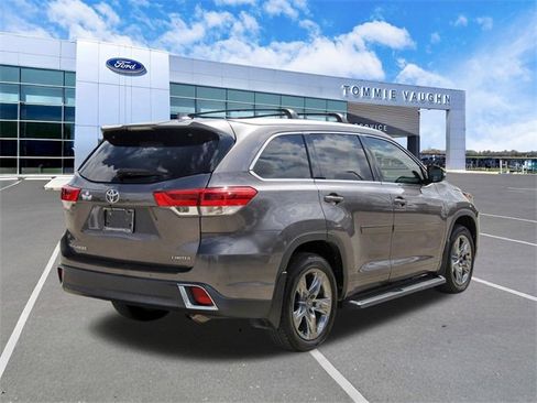 Used 2018 Toyota Highlander Limited Platinum image 4