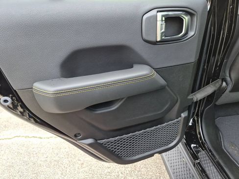New 2026 Jeep Wrangler Unlimited Sahara AWD/4WD image 25