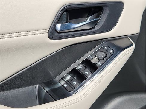 Used 2023 Nissan Rogue SV w/ SV Premium B Package image 15