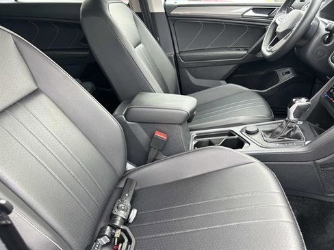 Used 2024 Volkswagen Tiguan SE image 21