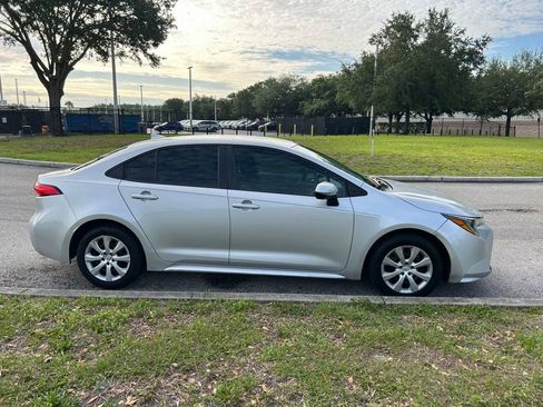 Used 2021 Toyota Corolla LE FWD image 7