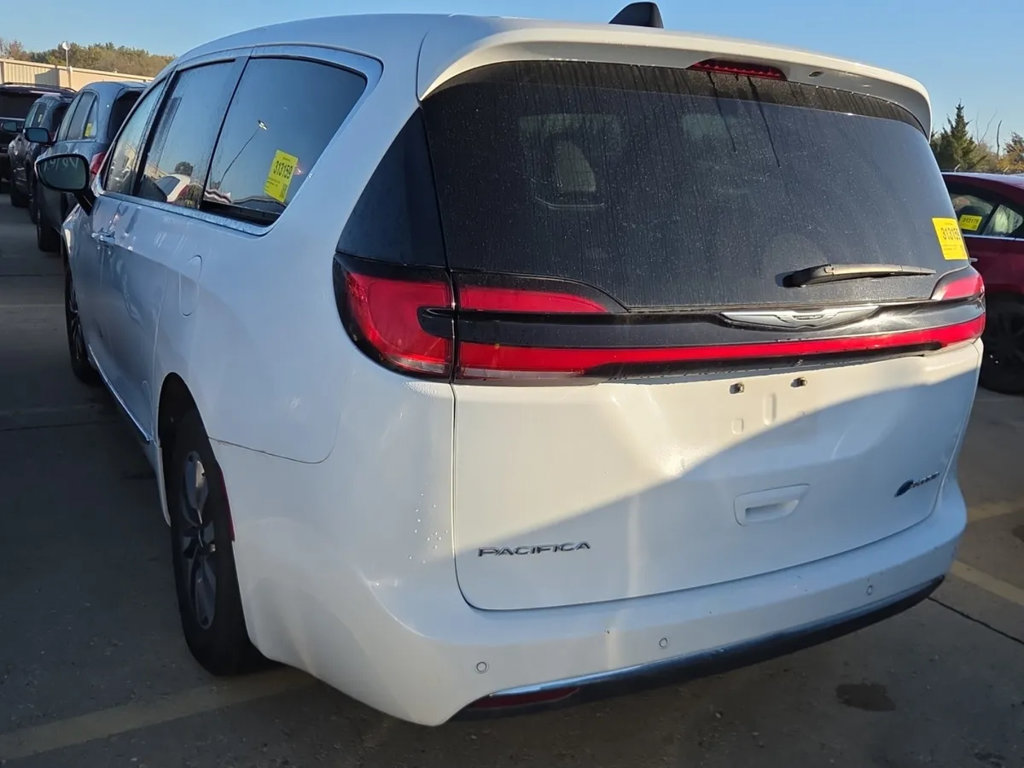 Used 2023 Chrysler Pacifica Limited FWD image 3