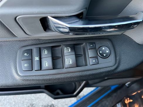 Used 2022 RAM 1500 Classic SLT w/ Protection Group image 18