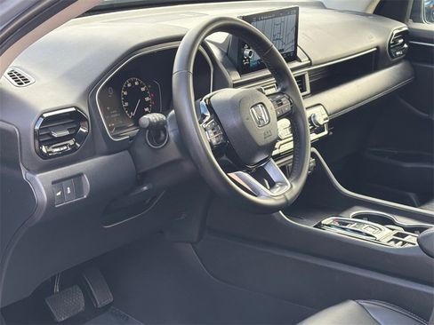Used 2024 Honda Pilot Touring image 15
