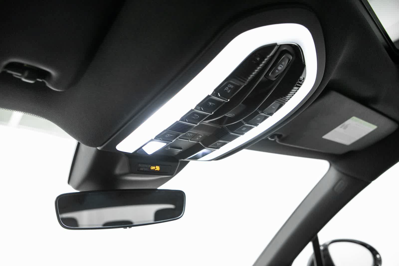 Certified 2024 Porsche Macan S AWD/4WD image 32