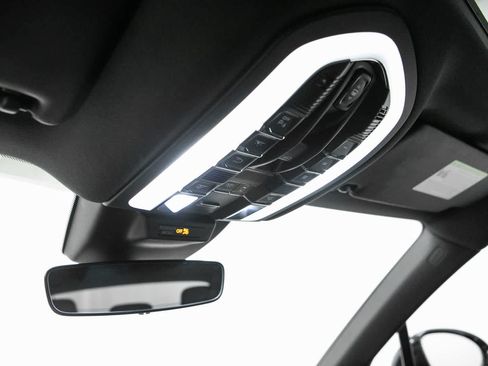 Used 2024 Porsche Macan S AWD/4WD image 32