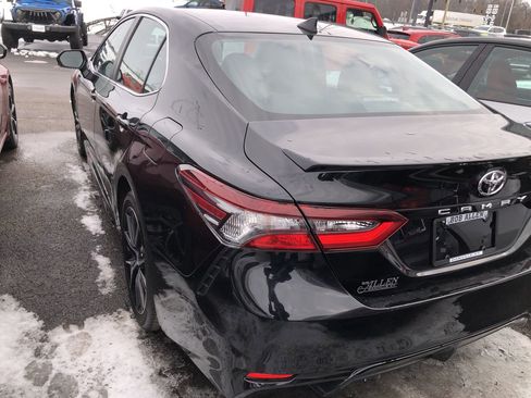 Used 2024 Toyota Camry SE image 4