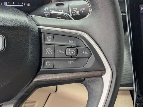 Certified 2023 Jeep Grand Cherokee Limited AWD/4WD image 16