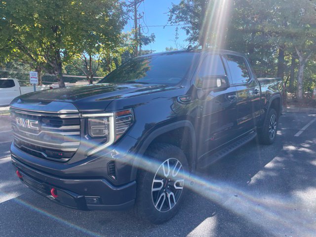 Used 2024 GMC Sierra 1500 AT4 w/ Technology Package AWD/4WD image 1