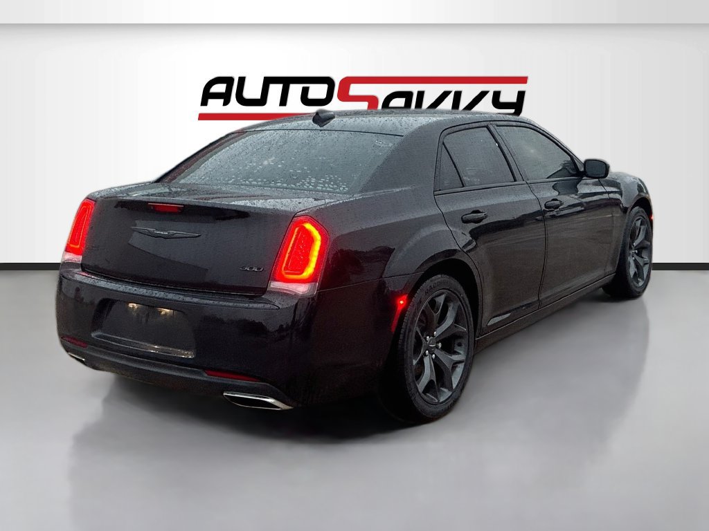 Used 2021 Chrysler 300 Touring w/ Sport Appearance Package RWD image 7