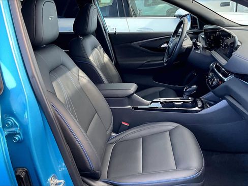 Used 2025 Buick Envista Sport Touring w/ Experience Buick Package image 8