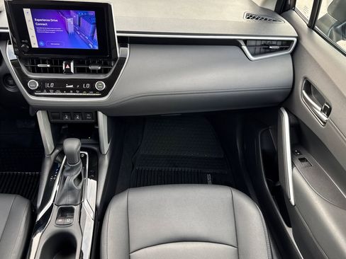 Certified 2025 Toyota Corolla Cross XLE image 30