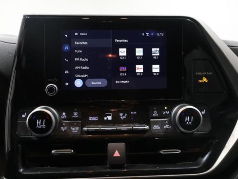 Used 2023 Toyota Highlander XLE image 27