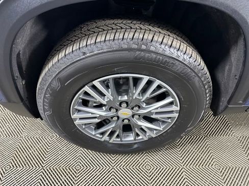 Used 2025 Chevrolet Traverse LT w/ Driver Confidence Package image 10