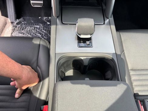 Used 2025 Land Rover Discovery Sport Dynamic SE image 12