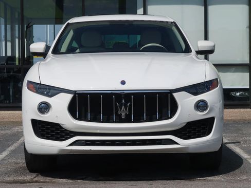 Used 2019 Maserati Levante AWD/4WD image 2