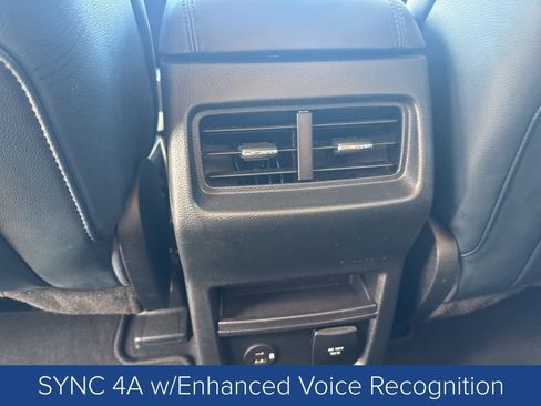 Used 2022 Ford Edge SEL w/ Sport Appearance Package image 23