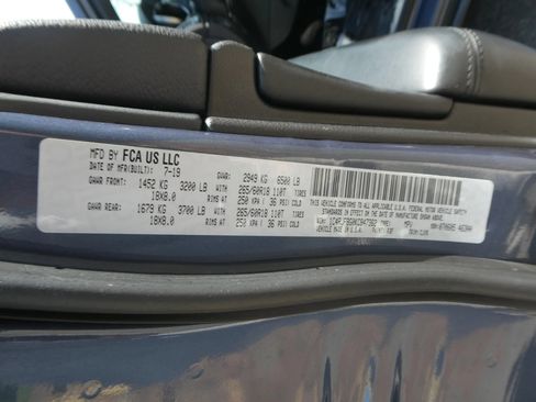 Used 2019 Jeep Grand Cherokee Limited AWD/4WD image 12