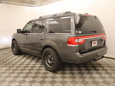 Used 2017 Lincoln Navigator Select AWD/4WD image 3