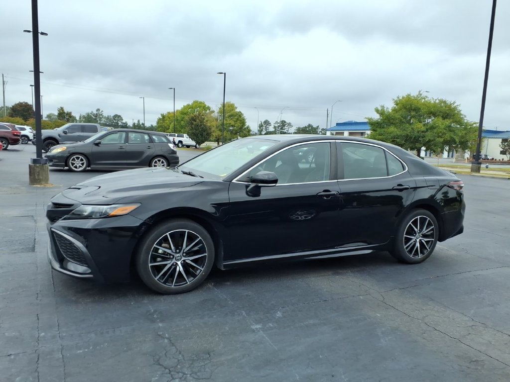 Used 2023 Toyota Camry SE w/ Cold Weather Package AWD/4WD image 6