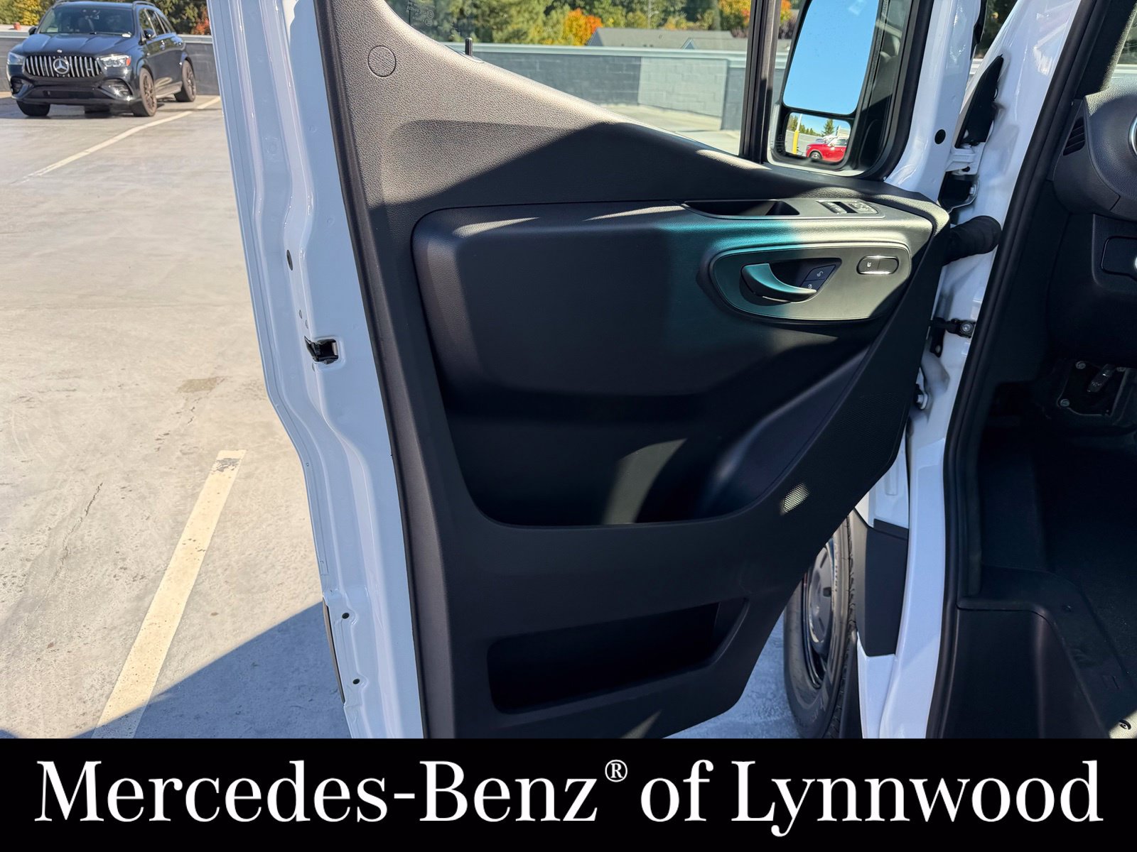 Used 2025 Mercedes-Benz Sprinter 2500 image 14