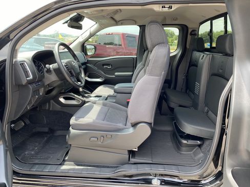 Used 2025 Nissan Frontier SV RWD image 10