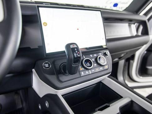 Used 2026 Land Rover Defender 110 X-Dynamic SE AWD/4WD image 35