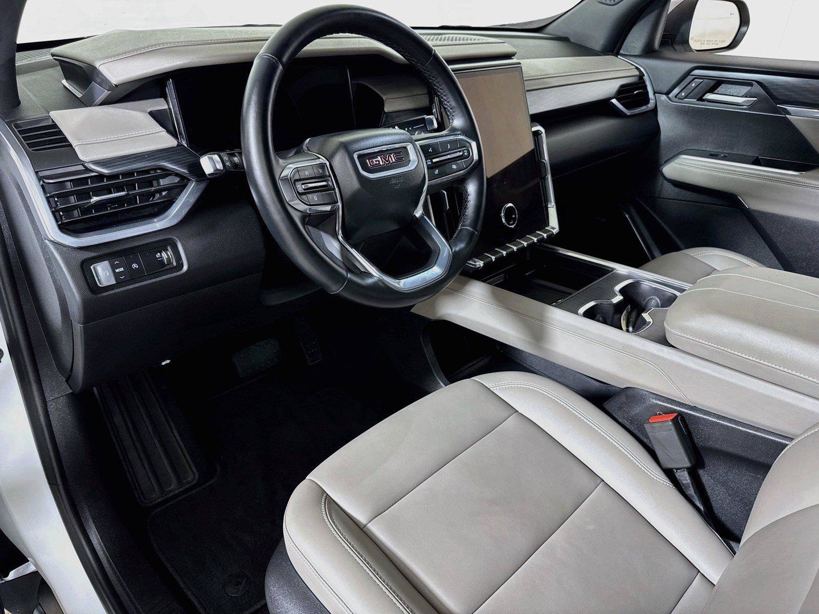 Used 2026 GMC Acadia Elevation w/ Elevation Premium Package FWD image 7