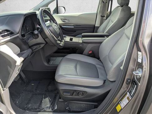 Used 2024 Toyota Sienna XLE image 14
