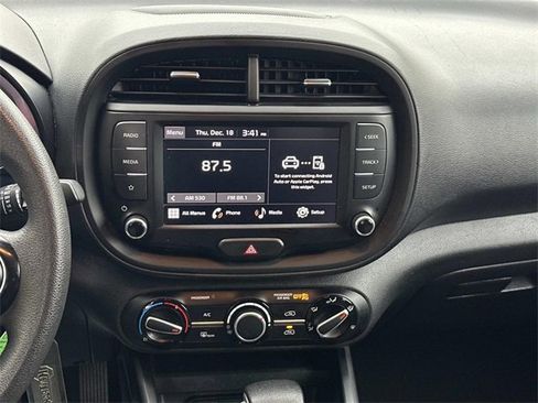 Certified 2023 Kia Soul LX image 3