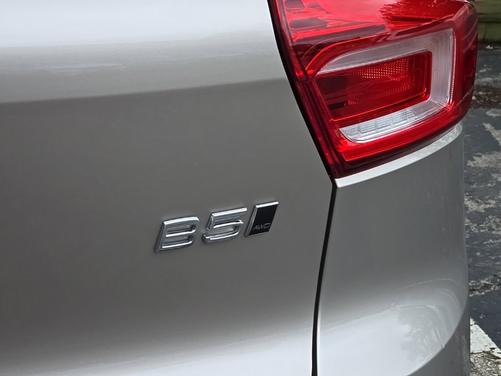 Certified 2024 Volvo XC40 B5 Plus w/ Climate Package AWD/4WD image 10