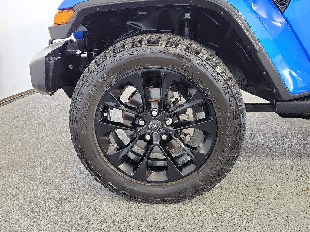 Used 2024 Jeep Gladiator Sport AWD/4WD image 9