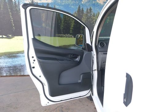 Used 2019 Nissan NV200 SV w/ Navigation Package image 12