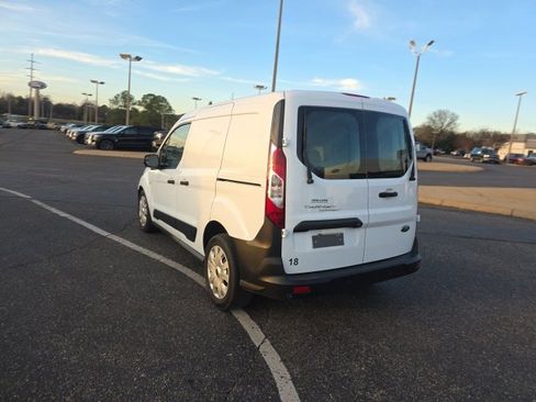 Used 2022 Ford Transit Connect XL image 5