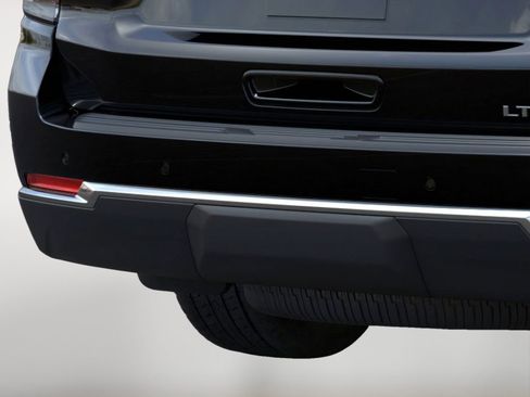 New 2026 Chevrolet Suburban LT image 14