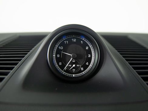 Certified 2025 Porsche Macan image 24