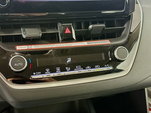 Used 2025 Toyota Corolla LE image 23