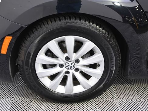 Used 2018 Volkswagen Beetle 2.0T S FWD image 17